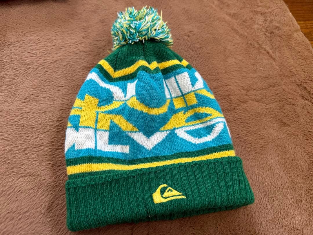 子供用スノーボードウェアセット　クイックシルバー　ビーニー、グローブ、ゴーグル