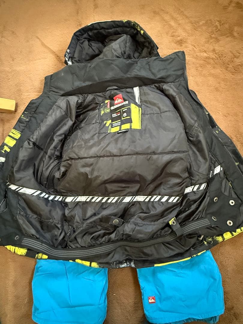 子供用スノーボードウェアセット　クイックシルバー　ビーニー、グローブ、ゴーグル