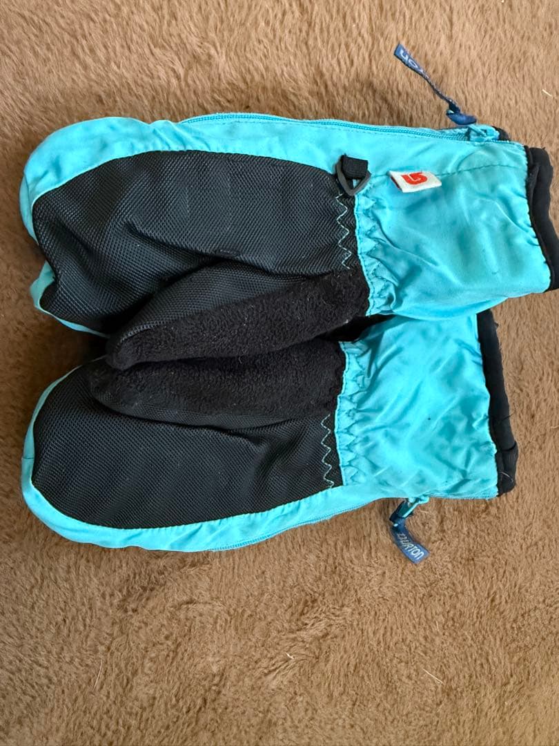 子供用スノーボードウェアセット　クイックシルバー　ビーニー、グローブ、ゴーグル