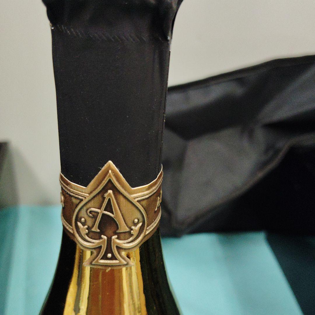 ギ*ロ様 未開封品　アルマンド　ゴールド　シャンパン