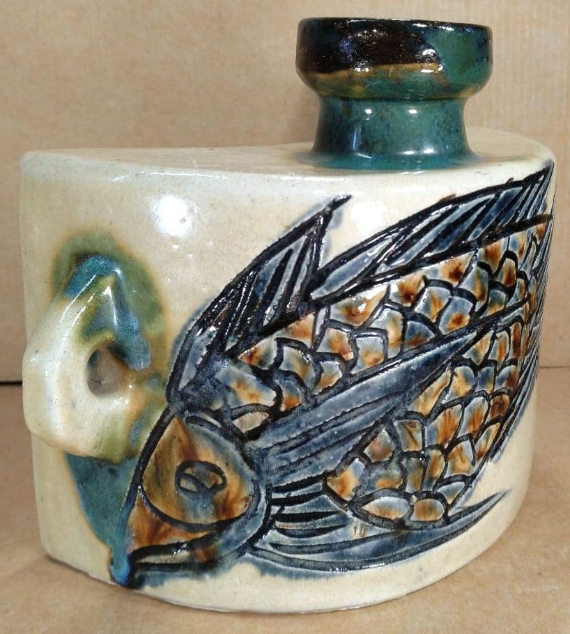 (⌒-⌒)！最高のアガリ【本物保証】金城次郎 壷屋焼 抱瓶 共箱栞人間国宝