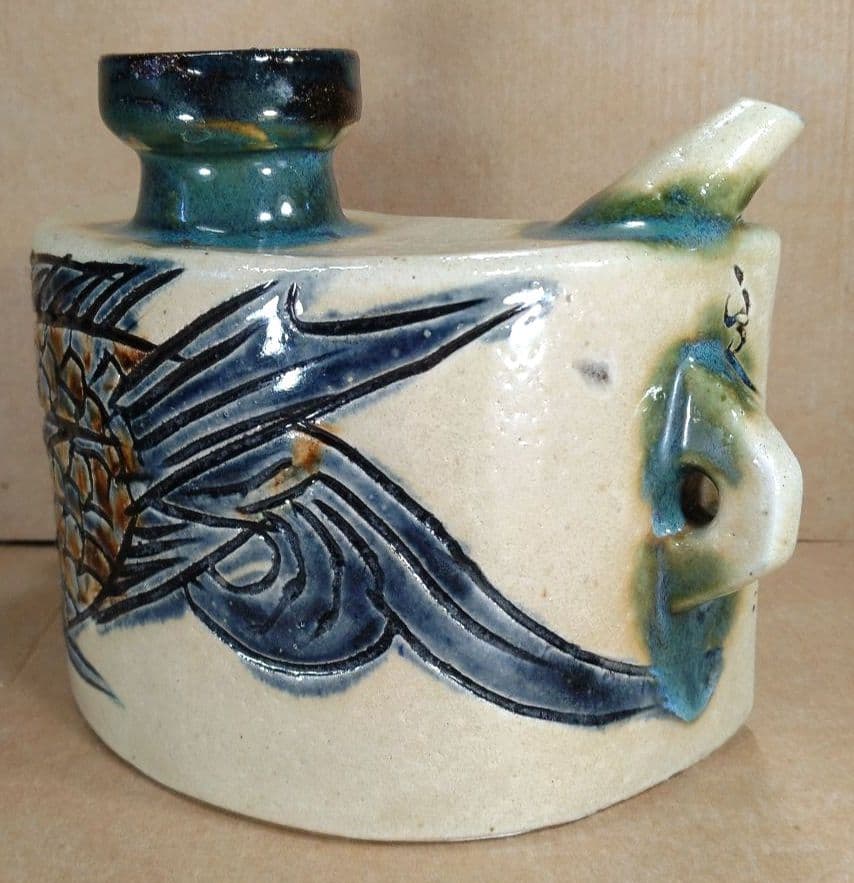 (⌒-⌒)！最高のアガリ【本物保証】金城次郎 壷屋焼 抱瓶 共箱栞人間国宝