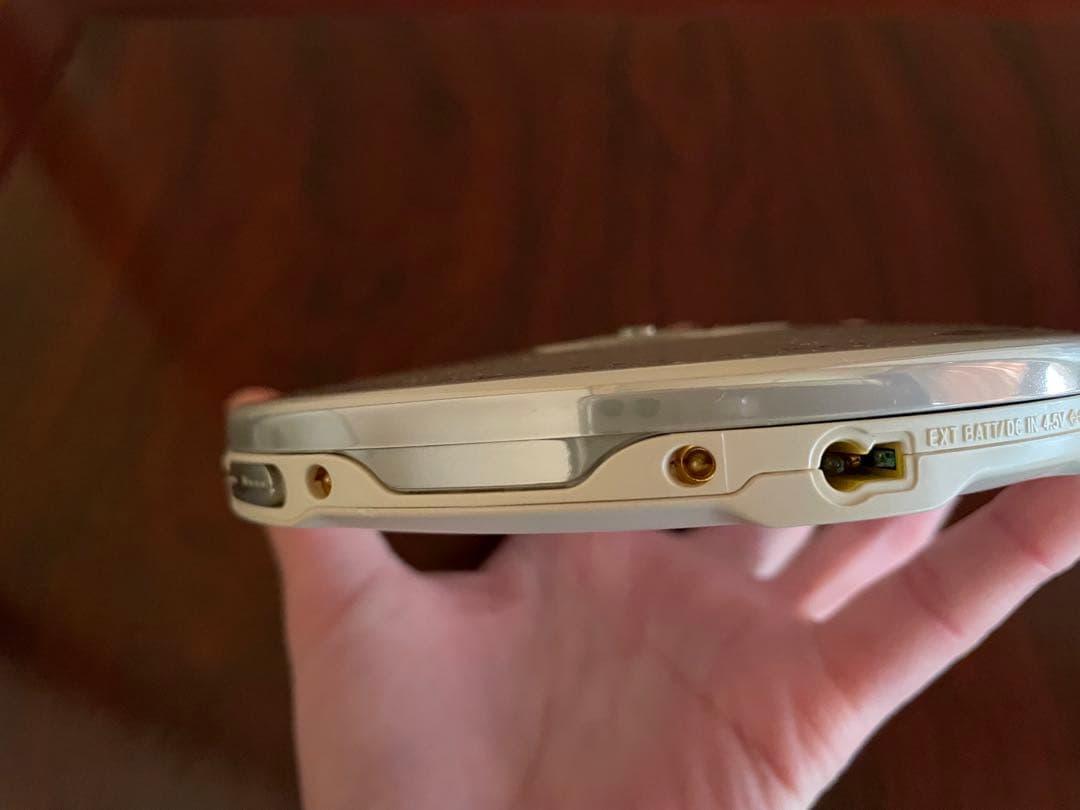 Sony ソニー CD ウォークマン ニッケル水素充電池2本 チャージャー付属