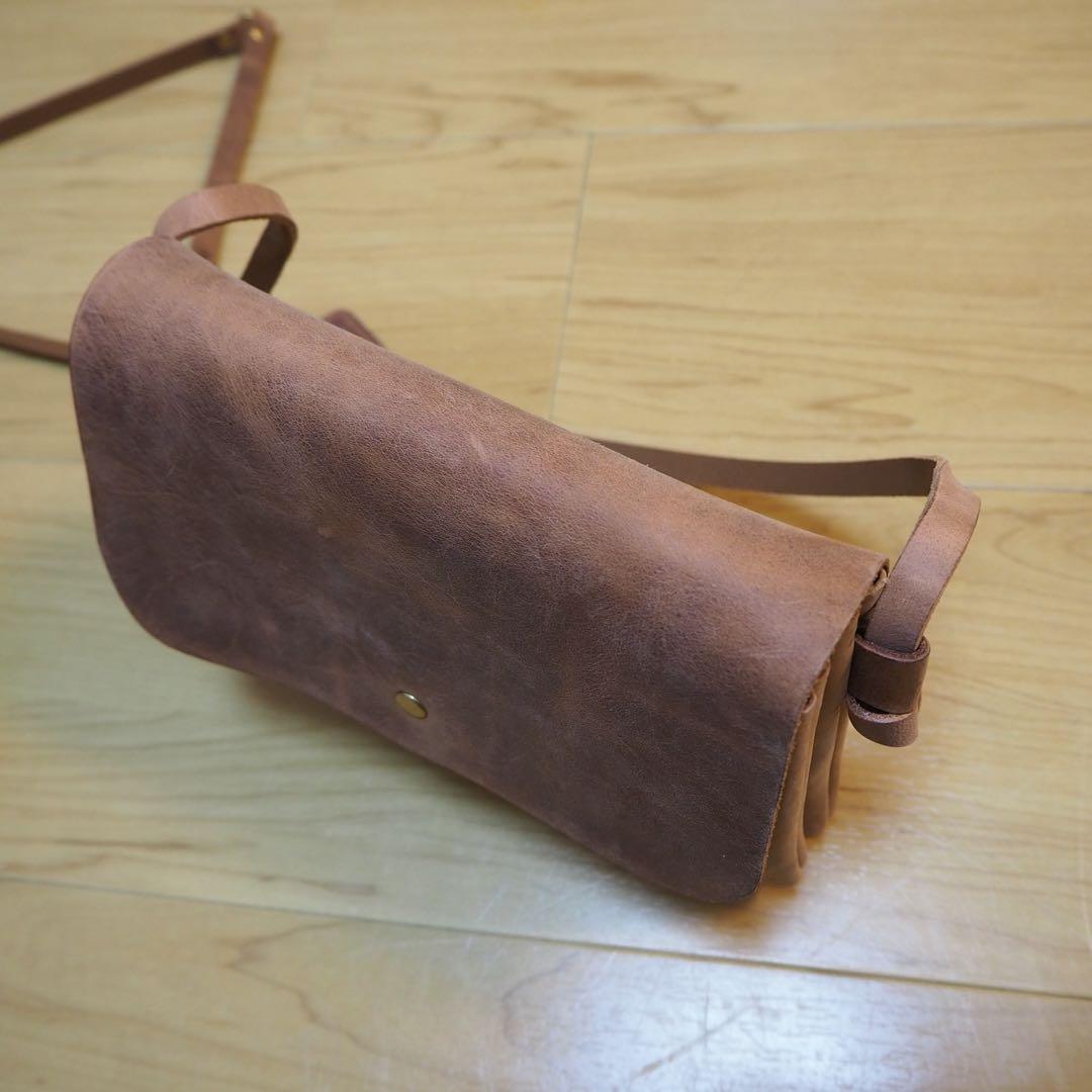 HERZ 2部屋サコッシュ(CP-9) ヘルツ　プルアップ　レザー　キャメル