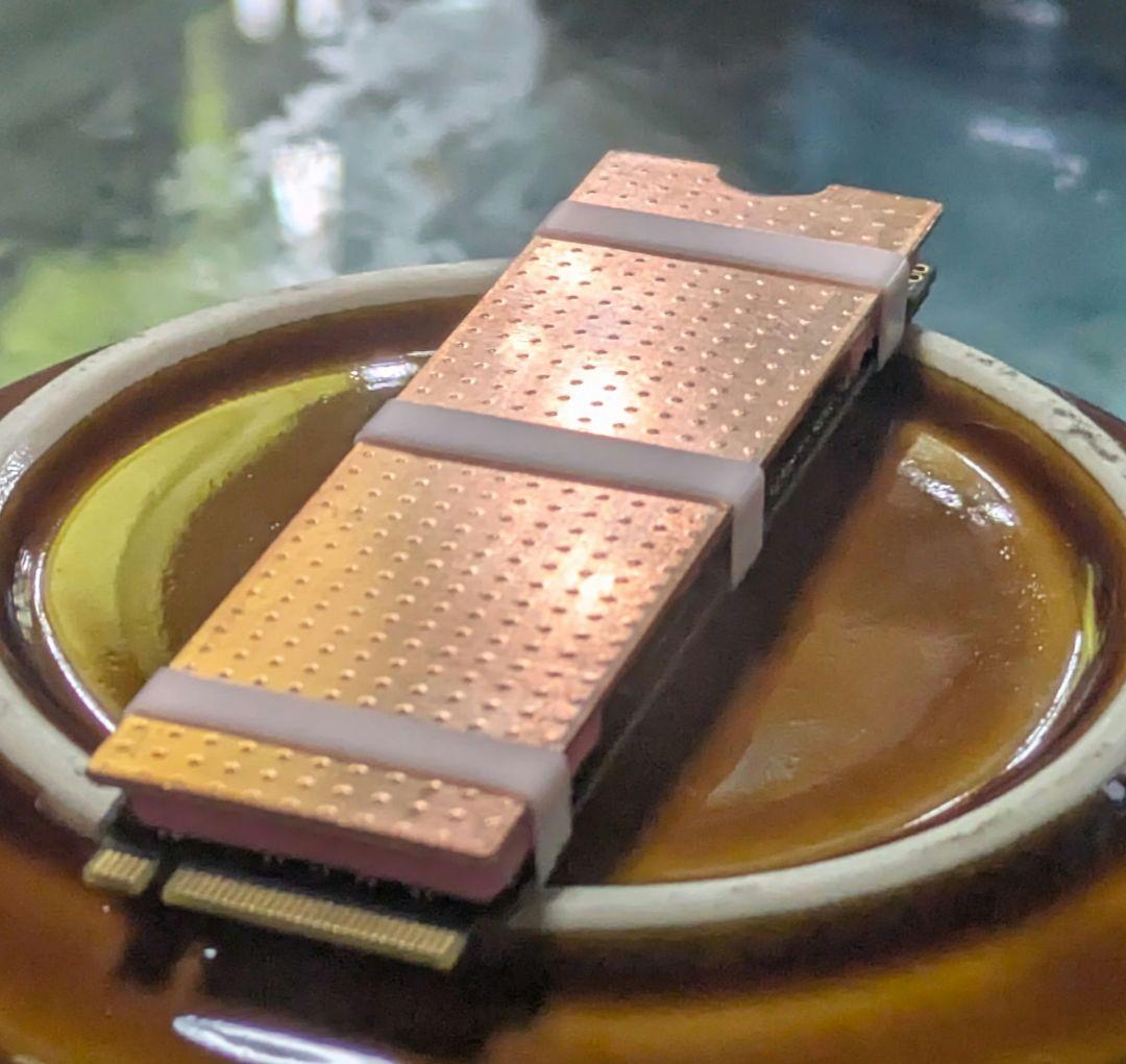 銅ヒートシンク付 M.2 NVMe 2TB