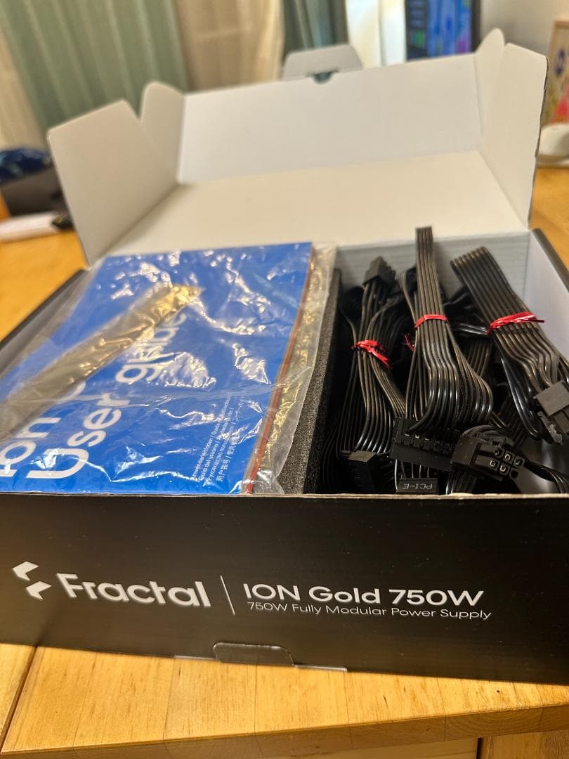 PSU Fractal ION Gold 750W フルモジュラー電源