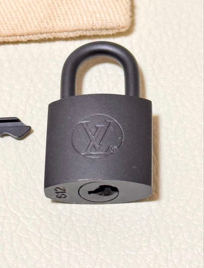 ノ*リ様 LOUIS VUITTON ルイ ヴィトン カデナ 鍵 南京錠 マット