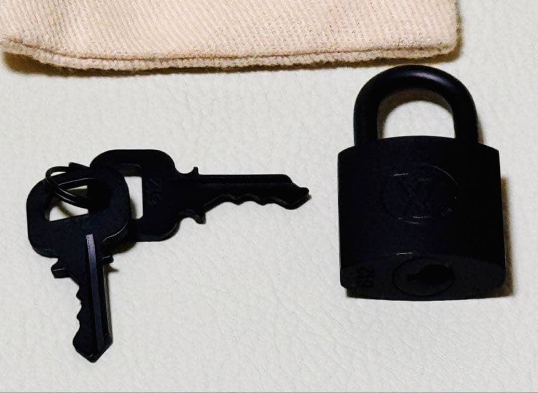 ノ*リ様 LOUIS VUITTON ルイ ヴィトン カデナ 鍵 南京錠 マット