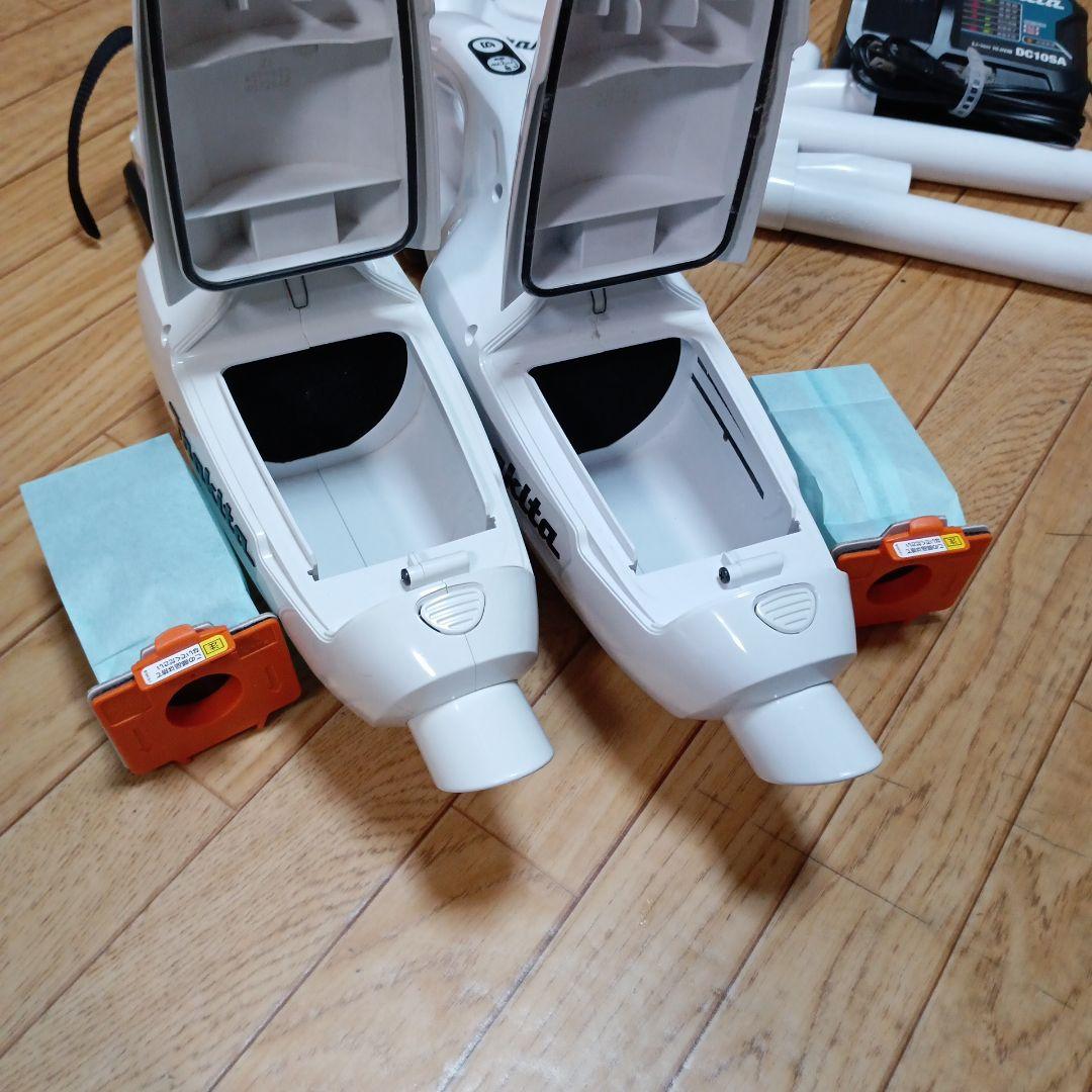 マキタ10.8V充電式クリーナ２台のセット　純正バッテリー２個と純正充電器1台付