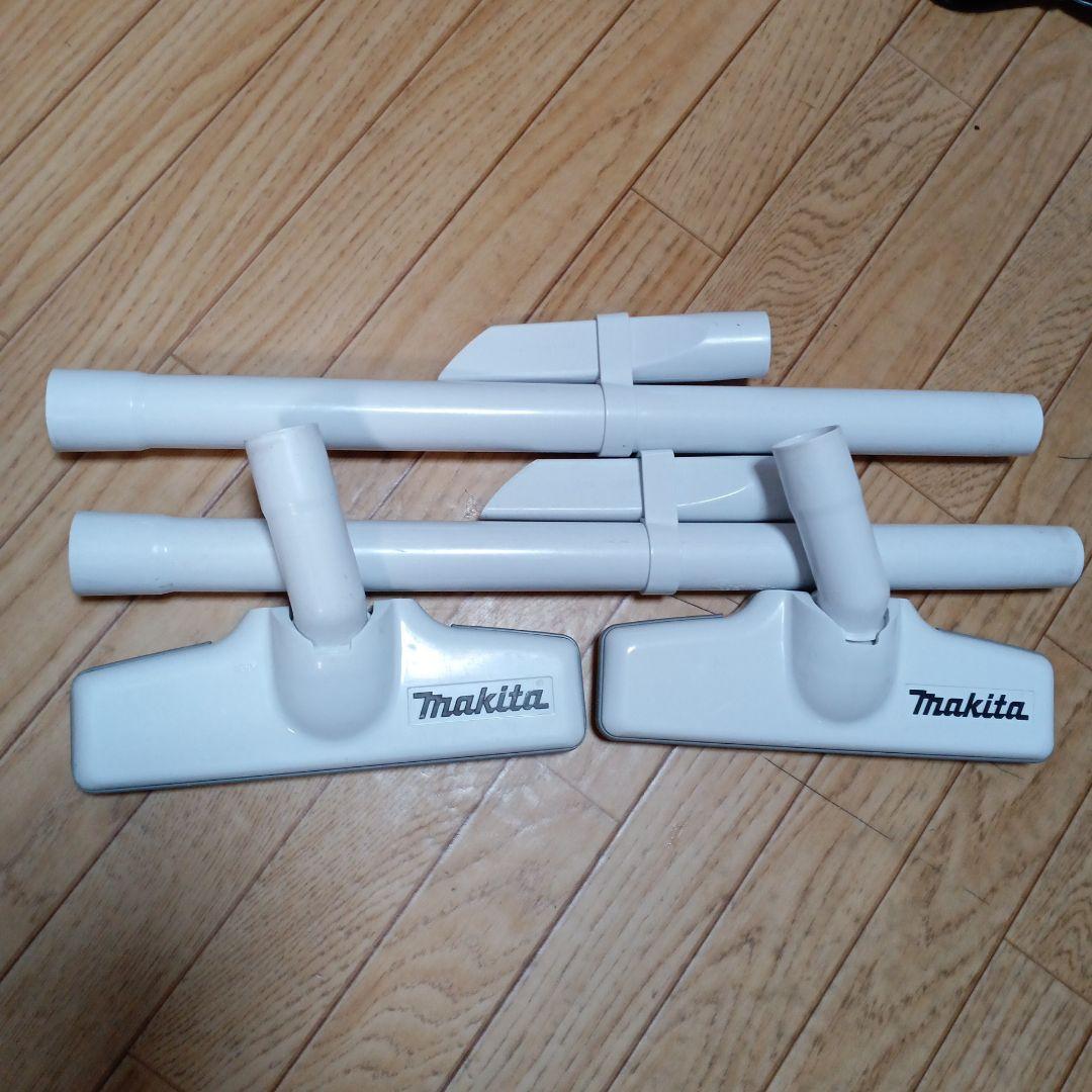 マキタ10.8V充電式クリーナ２台のセット　純正バッテリー２個と純正充電器1台付