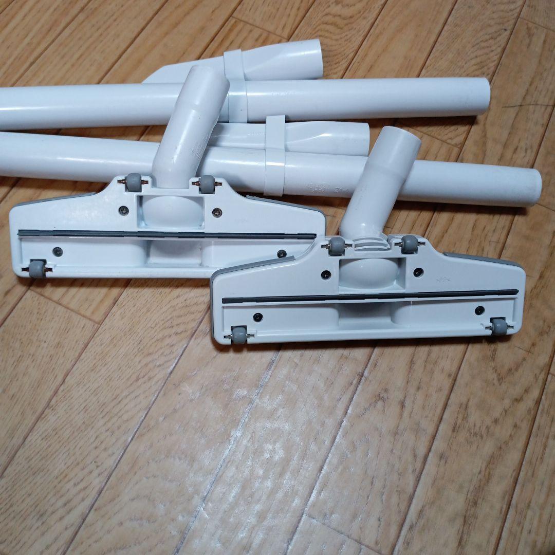 マキタ10.8V充電式クリーナ２台のセット　純正バッテリー２個と純正充電器1台付