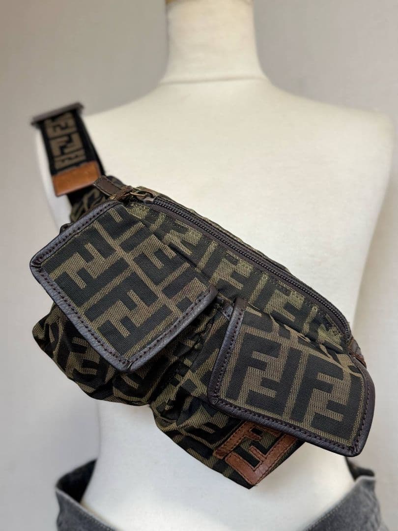 Fendi ボディバッグ