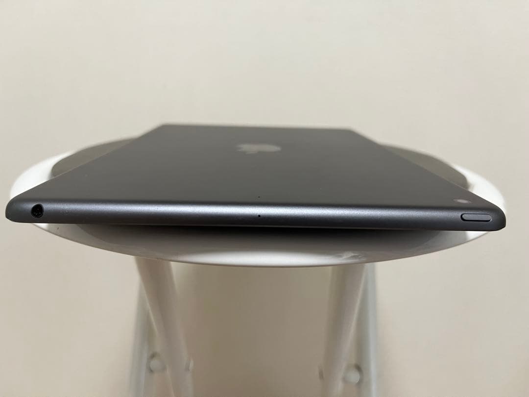 iPad 第8世代 32GB Wi-Fiモデル 中古