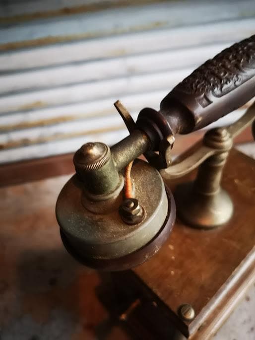 古い手動式電話機 ヴィンテージ ディスプレイ用