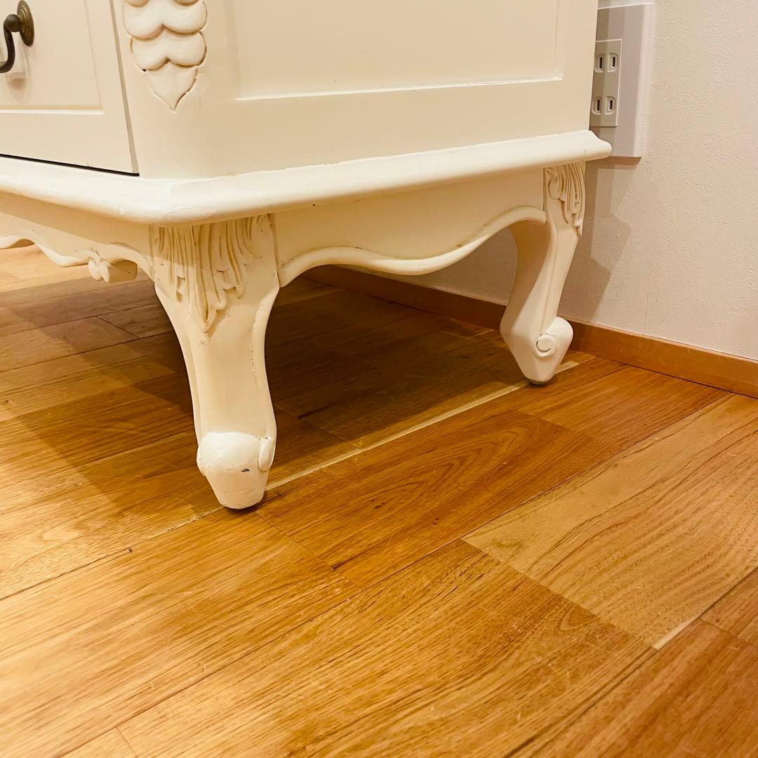 ロココ調 クラシカルなホワイトサイドチェスト 猫脚 白家具 姫系 ふんわり