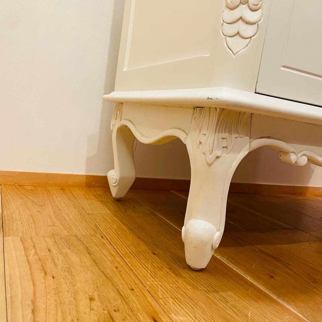 ロココ調 クラシカルなホワイトサイドチェスト 猫脚 白家具 姫系 ふんわり