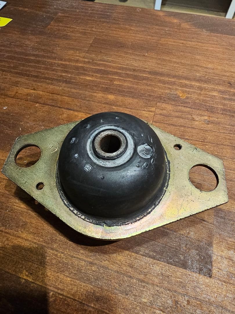 フィアットパンダ141 4WD エンジンマウント×2 ミッションマウント×1