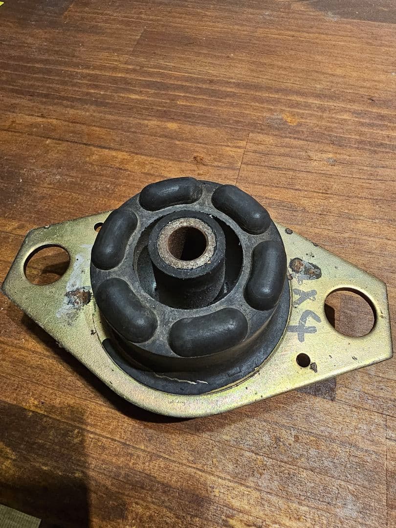 フィアットパンダ141 4WD エンジンマウント×2 ミッションマウント×1