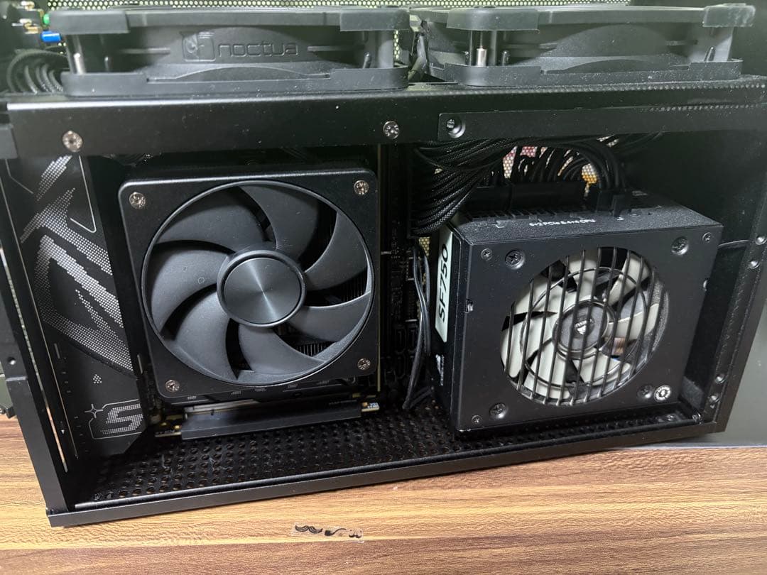 ブラック PCケース メッシュパターン