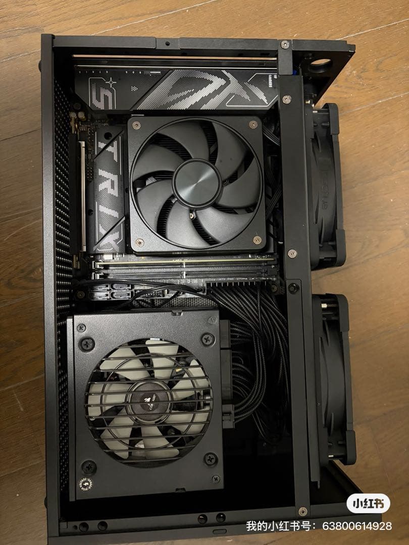 ブラック PCケース メッシュパターン