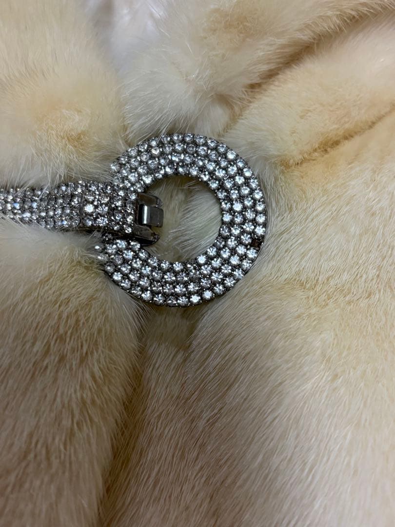 ミンクファー　フード付きショートコート　毛皮100% リアルファー　アイボリー