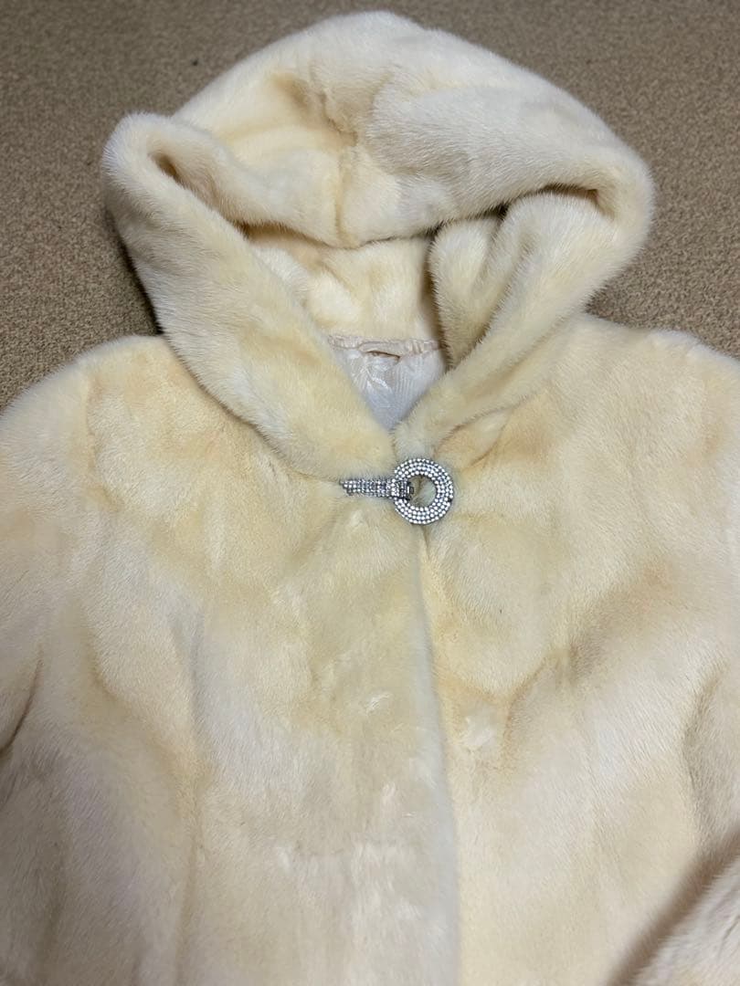 ミンクファー　フード付きショートコート　毛皮100% リアルファー　アイボリー