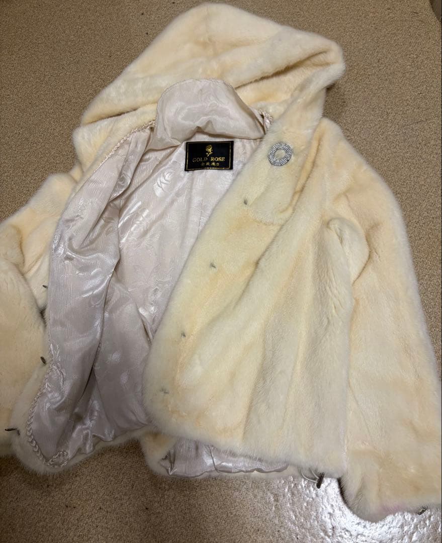 ミンクファー　フード付きショートコート　毛皮100% リアルファー　アイボリー