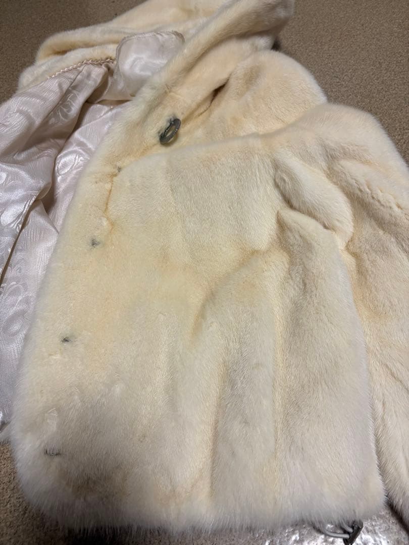 ミンクファー　フード付きショートコート　毛皮100% リアルファー　アイボリー