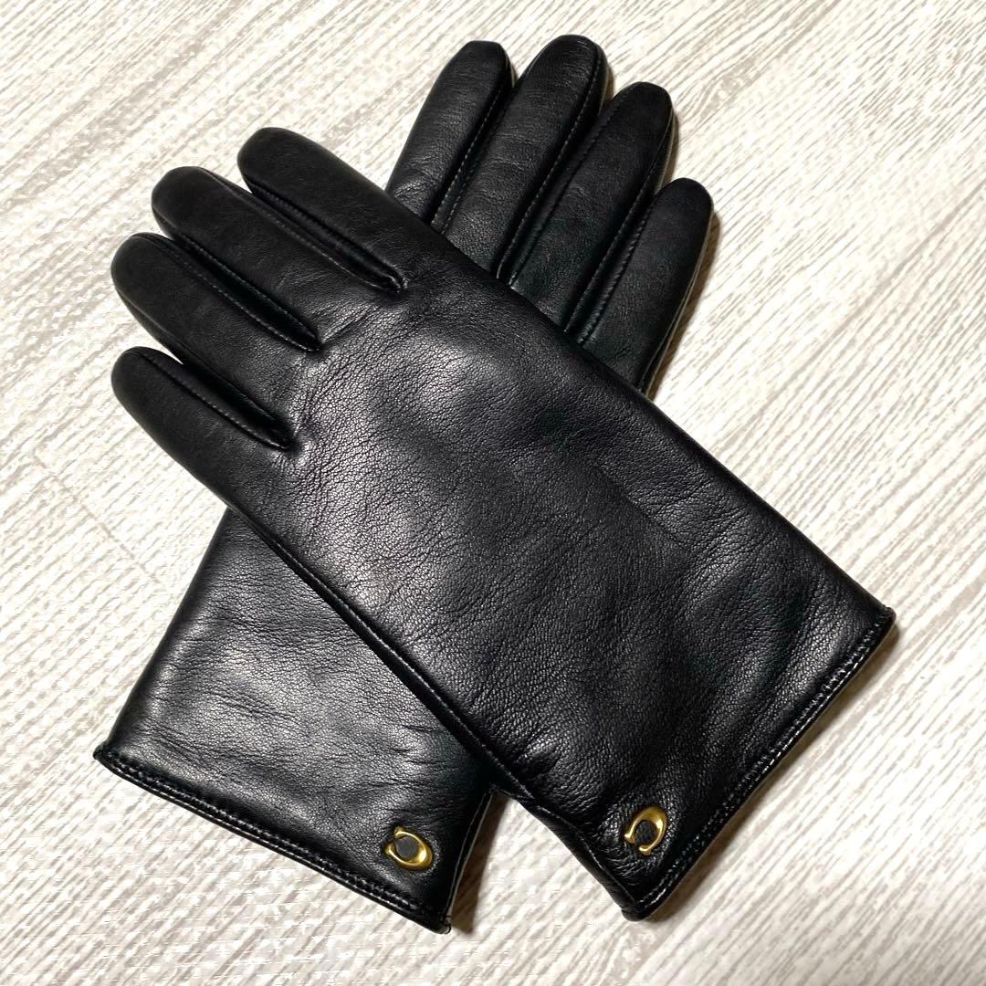COACH スカルプテッド シグネチャー レザー テック グローブ　手袋