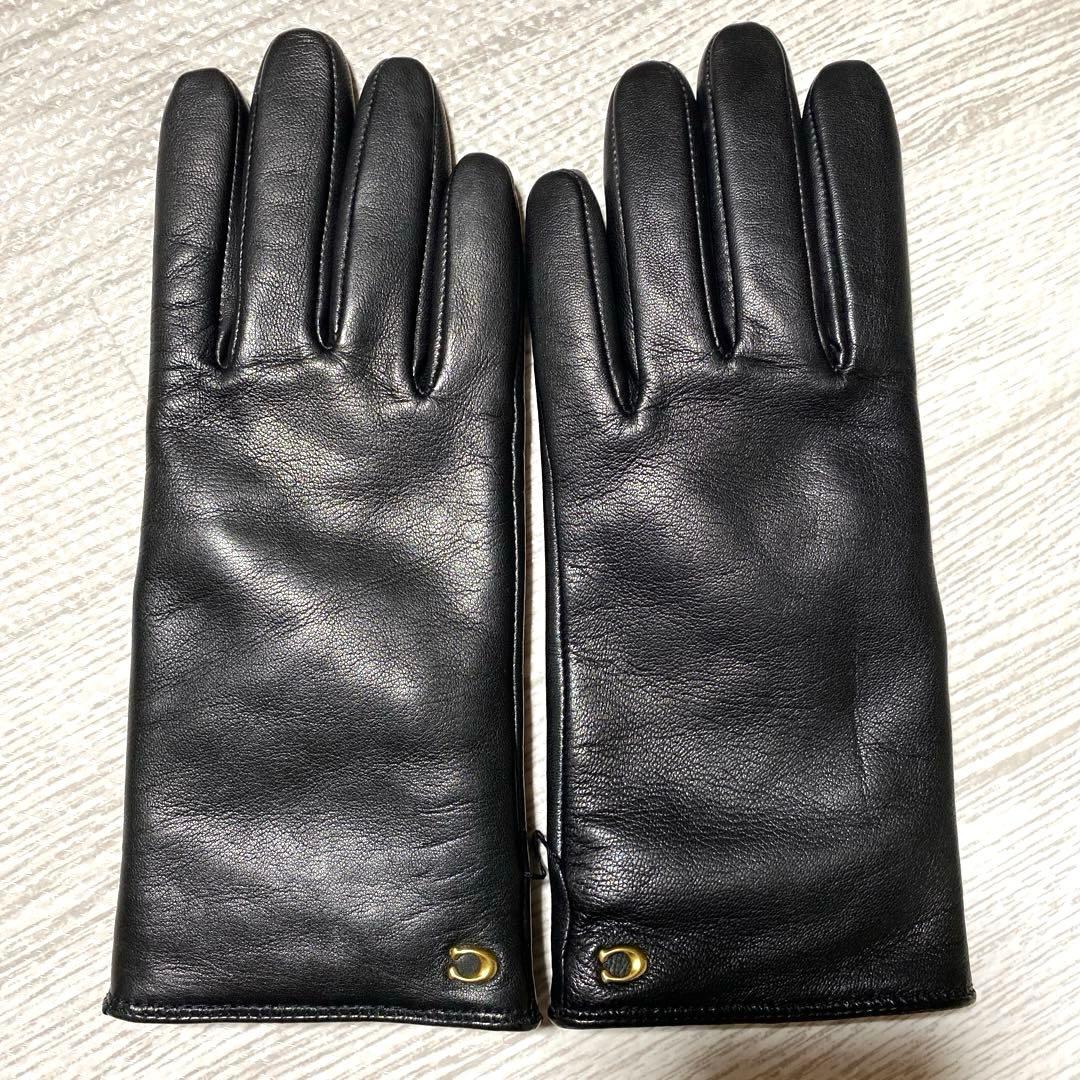 COACH スカルプテッド シグネチャー レザー テック グローブ　手袋