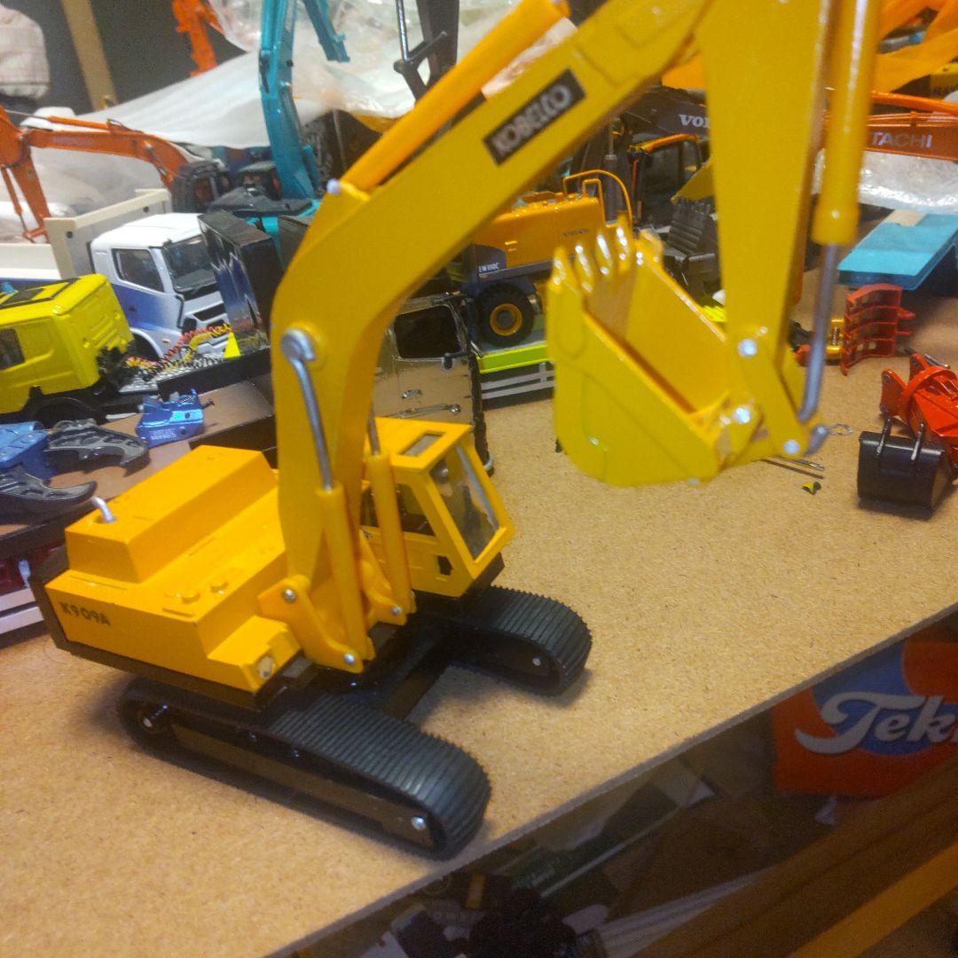 KOBELCO K909A ミニチュア重機　　1/50