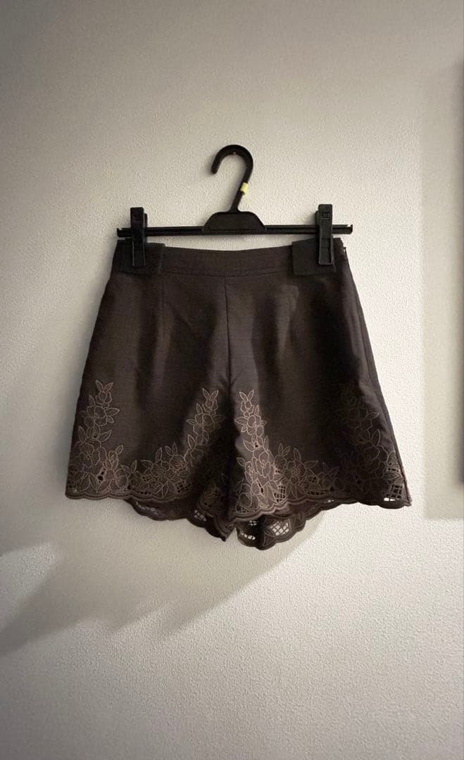 【新品】MEDI LACE EMBROIDERY SHORT PANTS