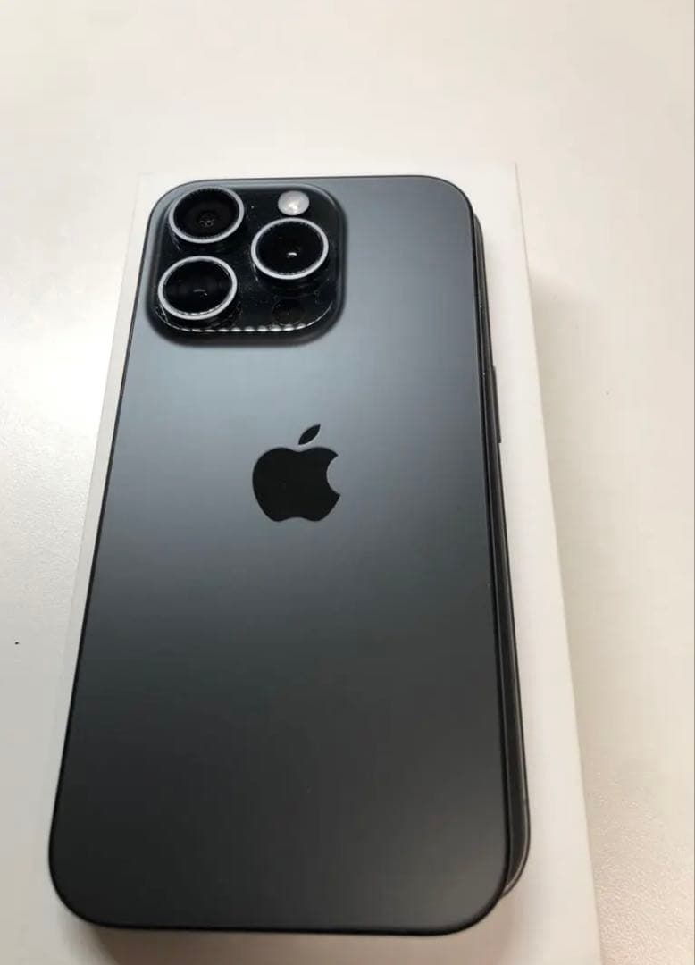 【美品】Apple iPhone 15 Pro ブラック 本体