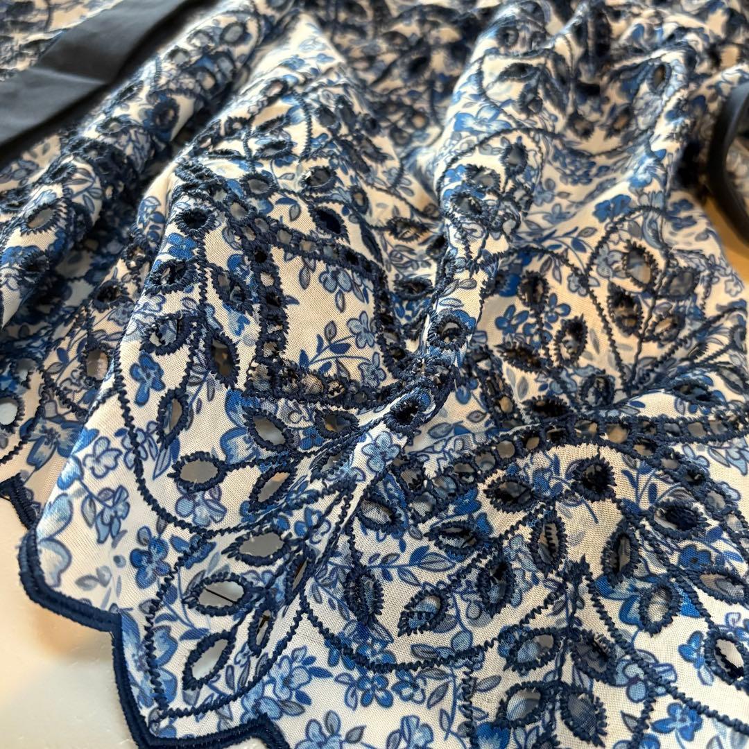 美品　lelian レース　シャツブラウス　青　刺繍　11号　花柄