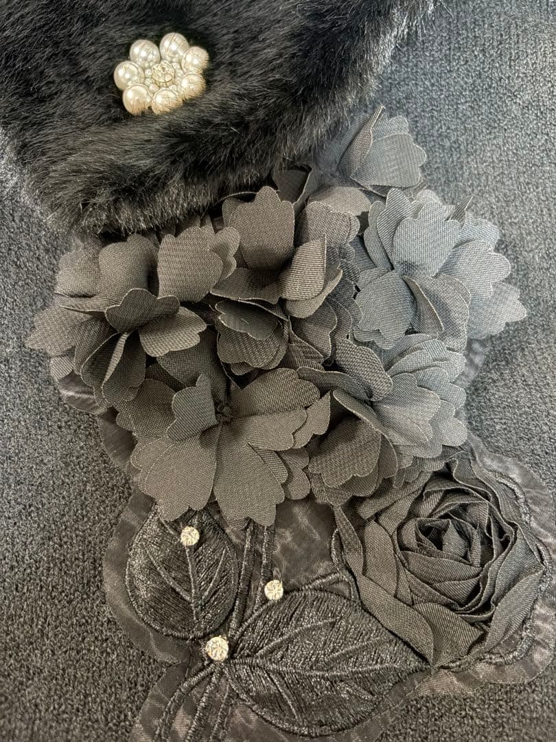 スーパービューティー⭐️ 胸元刺しゅう入りファー襟ニットカーディガン 44