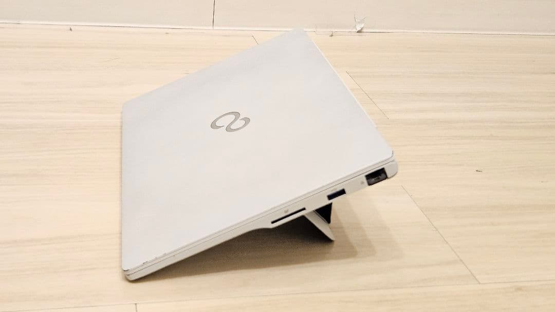 LiFEBOOK UH Series UH90/G2 MOFTスタンド付き