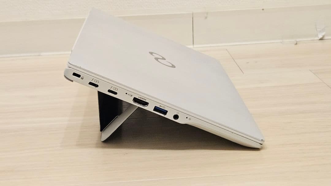 LiFEBOOK UH Series UH90/G2 MOFTスタンド付き