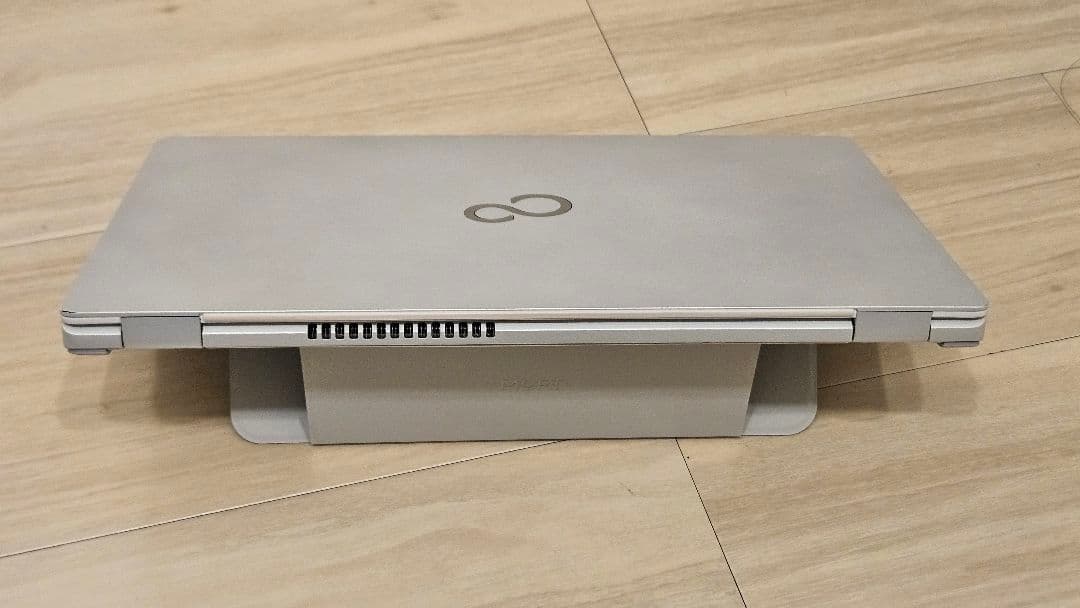 LiFEBOOK UH Series UH90/G2 MOFTスタンド付き