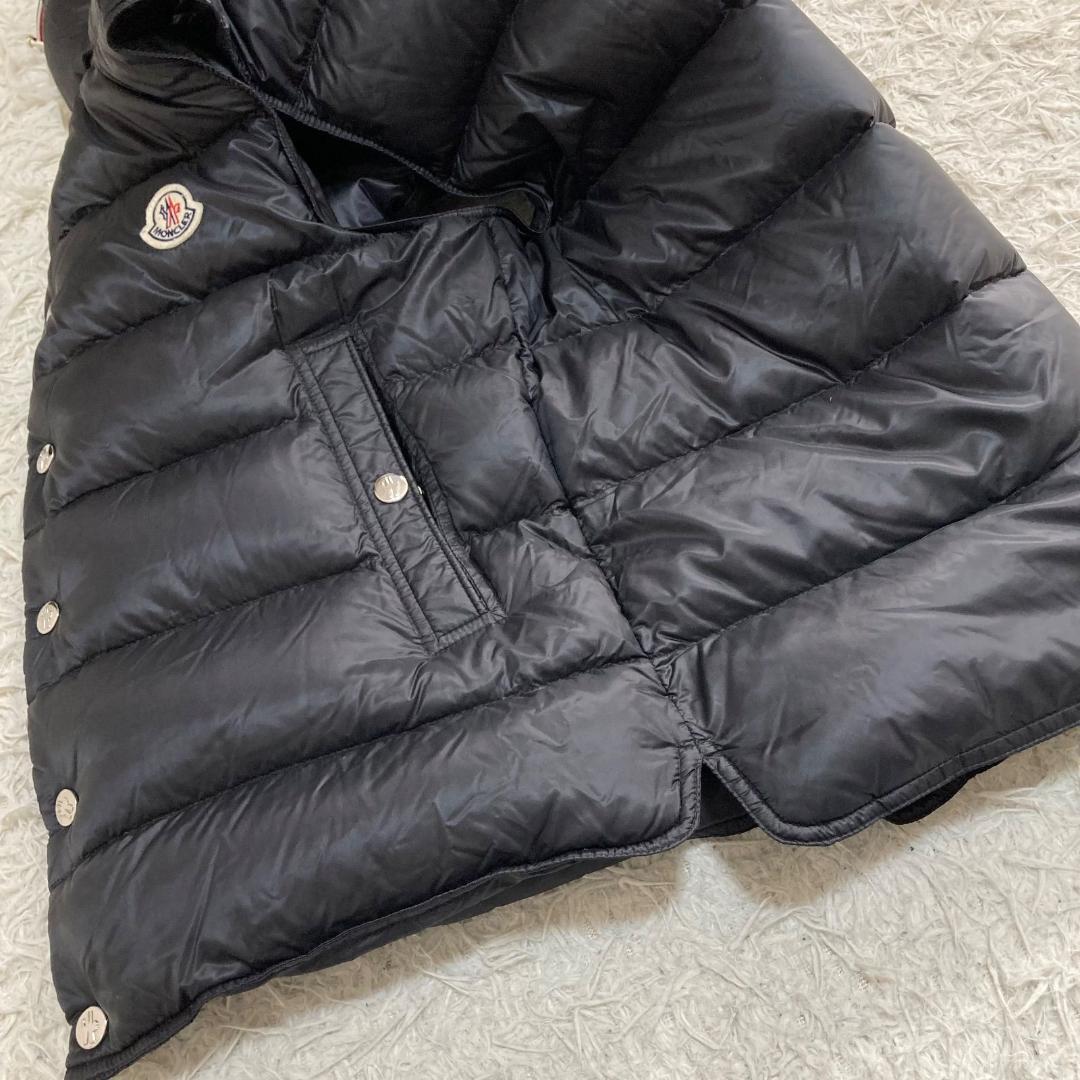 16714✨モンクレールBILLECART ダウンベスト フード ワッペンロゴ