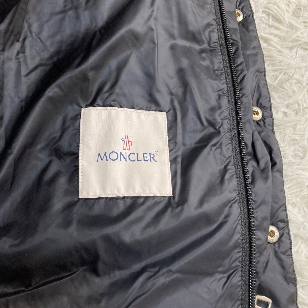 16714✨モンクレールBILLECART ダウンベスト フード ワッペンロゴ