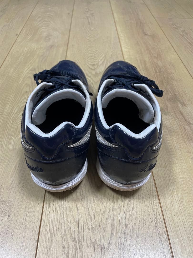 ほぼ未使用　野球スパイク(右足にP革加工有)