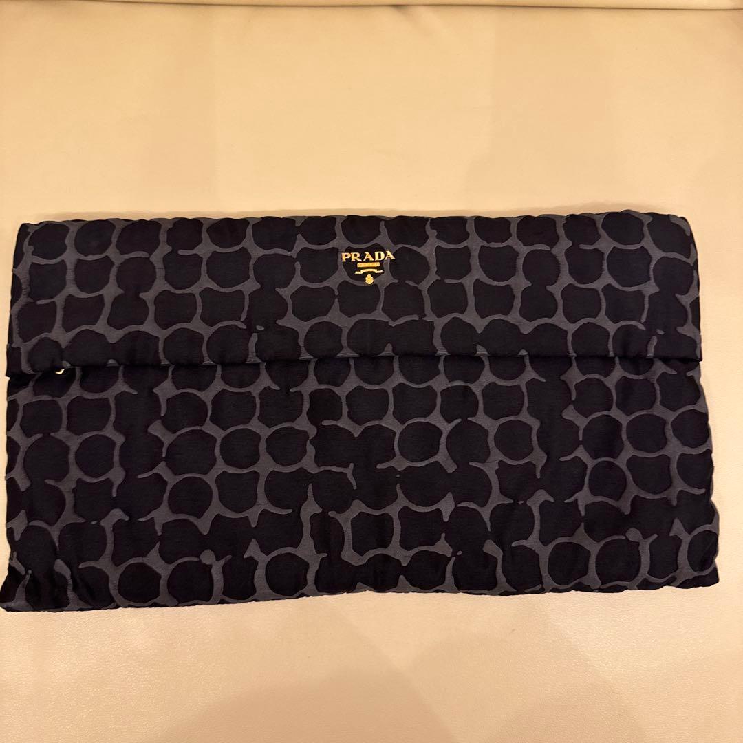 PRADA 黒 パターン クラッチバッグ