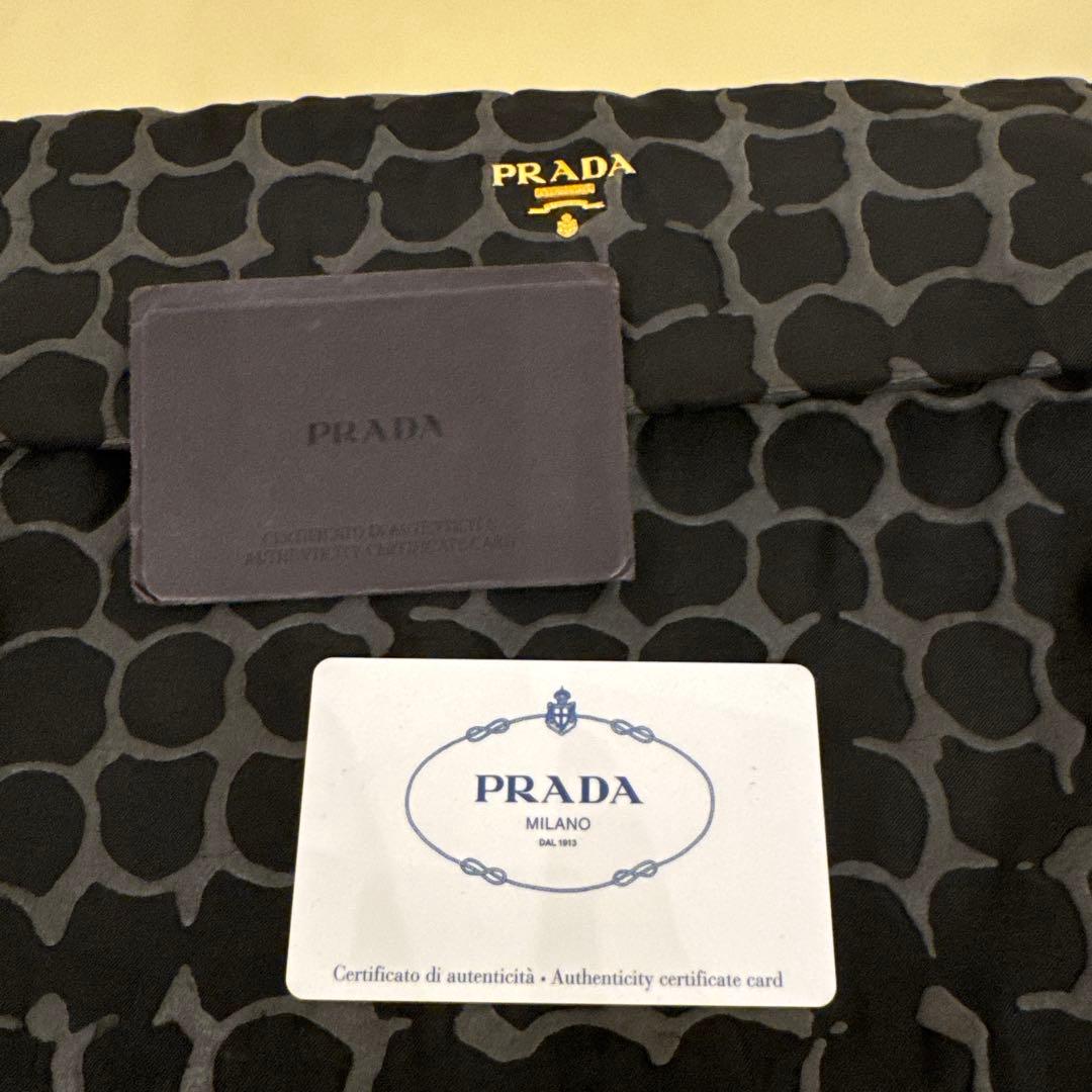 PRADA 黒 パターン クラッチバッグ