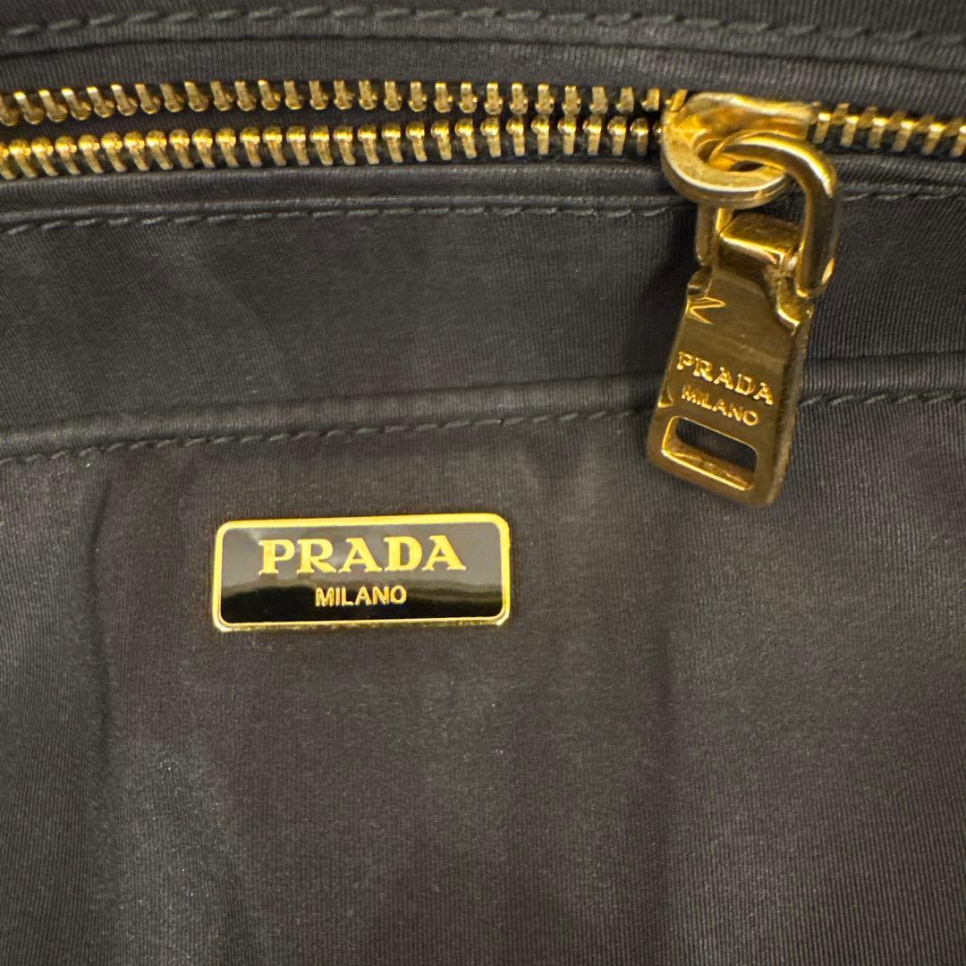 PRADA 黒 パターン クラッチバッグ