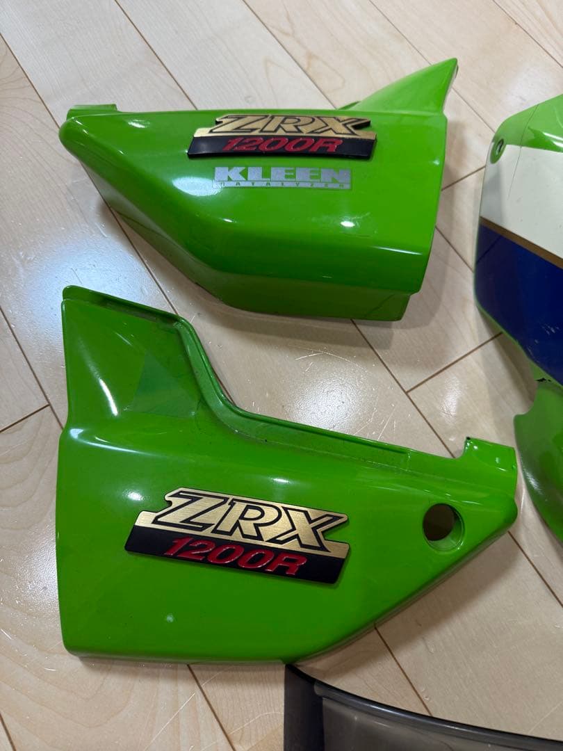 ZRX1200R 外装セット フロントカウル サイドカバー スクリーン