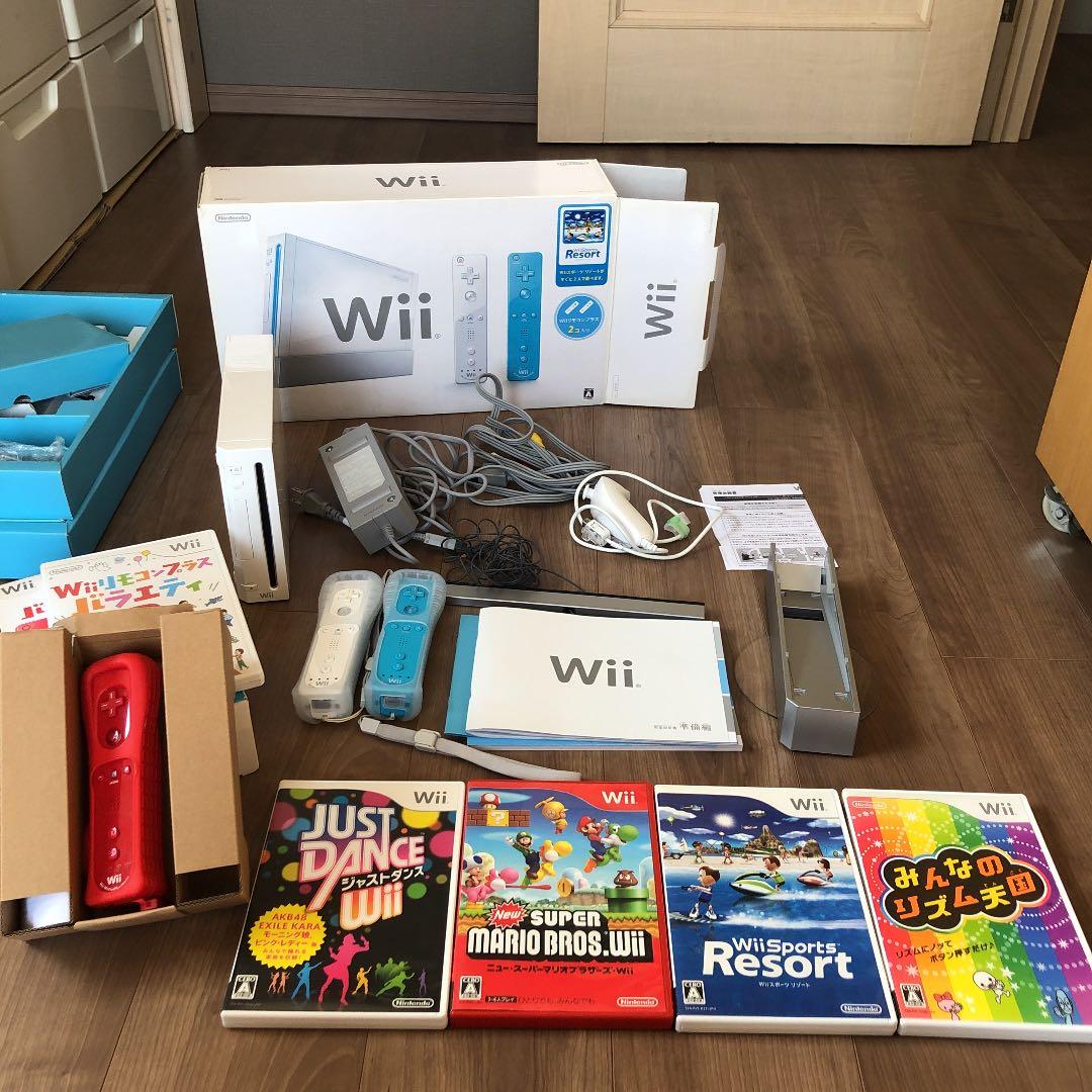 Wii本体箱あり　ソフト4本＋Wiiリモコンプラス