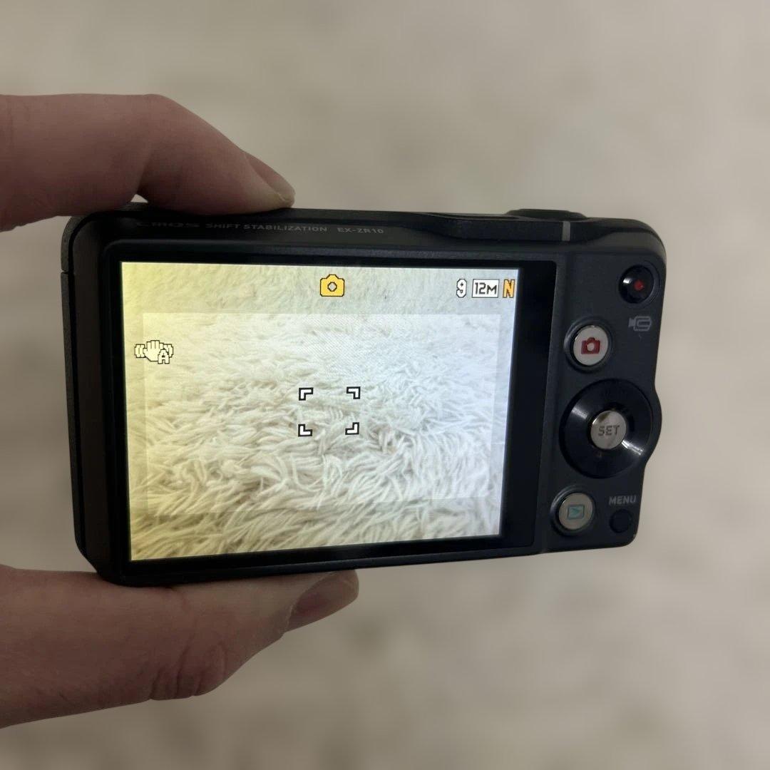 CASIO EXILIM コンパクトデジタルカメラ EX-ZR10