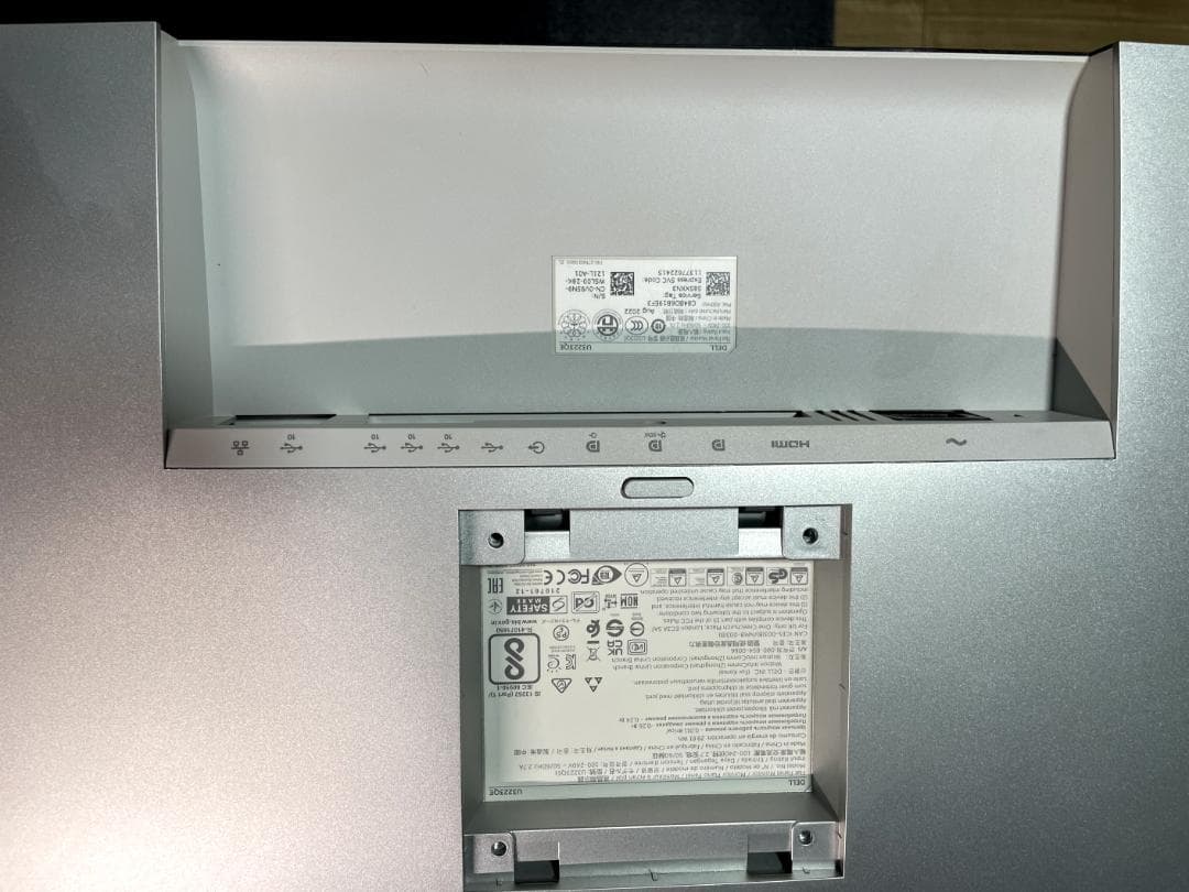 Dell U3223QE (31.5インチ 4K モニター)