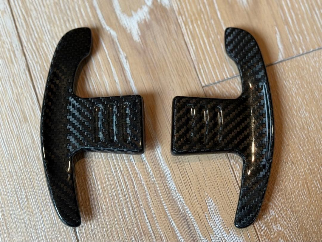 カーボン・パドルシフト＆純正カーボン・ステアリング・ホイール・トリム