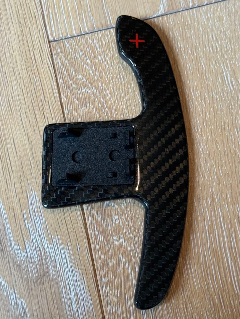 カーボン・パドルシフト＆純正カーボン・ステアリング・ホイール・トリム